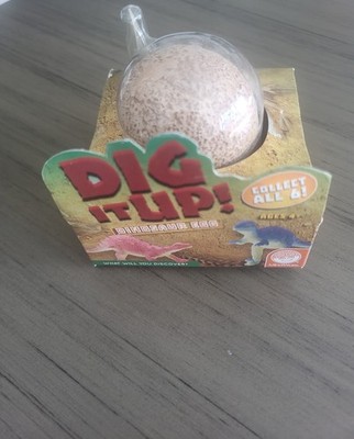 MindWare Dig It Up: Dinosaur Eggs  Dinosaur model Kids activity toy with chisel