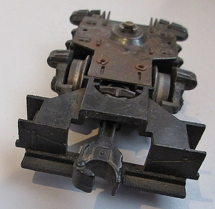 LIONEL #625-629 44 TON,CENTER CAB DIESELS COLLTOR TRUCK - Image 3 of 4