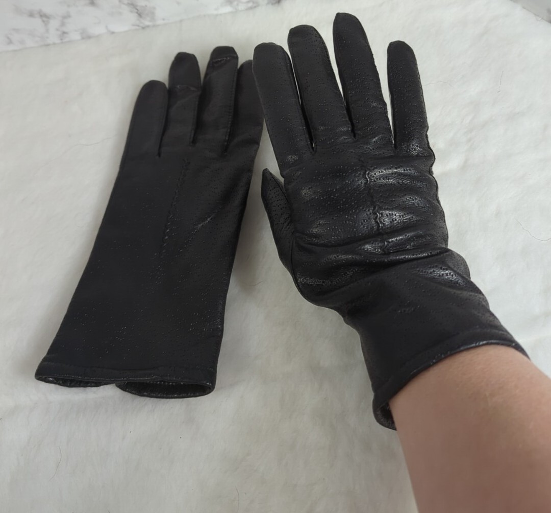 Vintage Fownes Women's Size 8 1/2 Long Black Leather Gloves Fleece