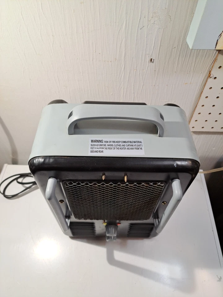 Calentador utilitario multiusos Wuxi Bote Electrical Co Deluxe BNS15A2 1500W Foto 2 de 4