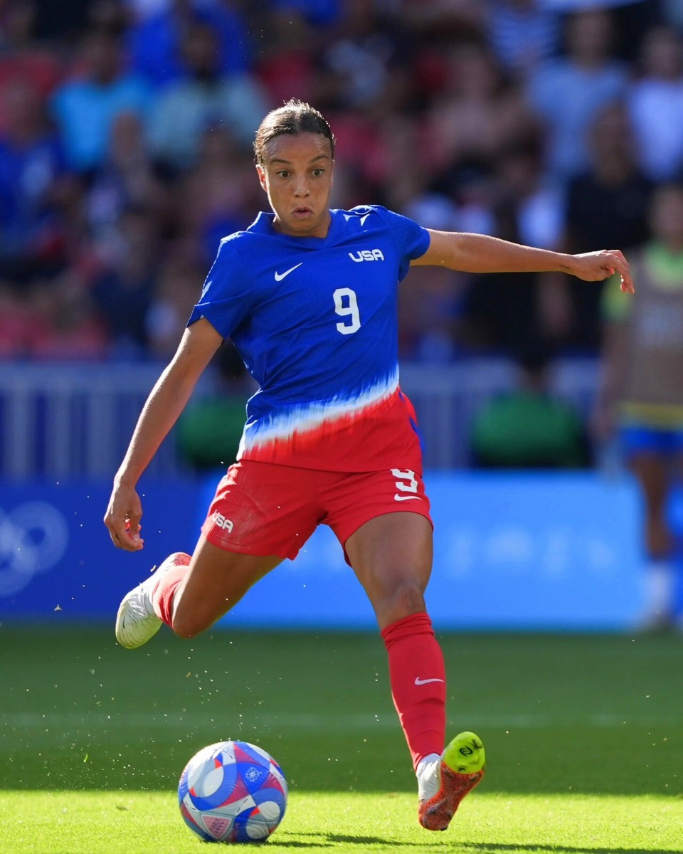 8x10 Photo MALLORY SWANSON 2024 Summer Olympics Paris USA Soccer Gold