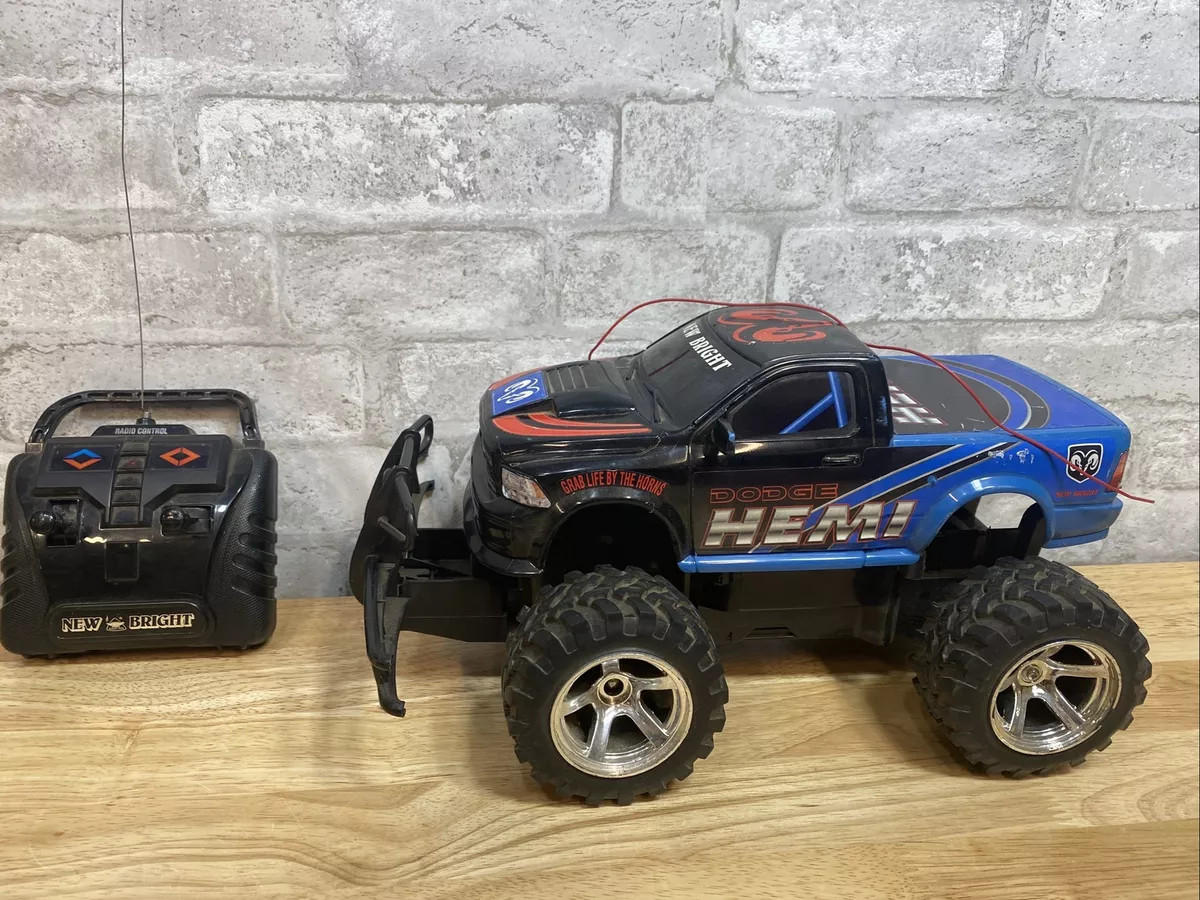 NEW BRIGHT RC Dodge Ram HEMI 49 MHz With Remote Tested Working 2009 M 2022BS