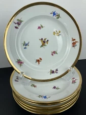 Meissen, 6 porcelain plates. Scattered Flowers. 18 cm. Heavy Gold Rim. Ca. 1920.