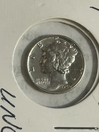 1940 D Mercury Uncirculated 10¢. Not bag marks, flaws or toning. Great addition