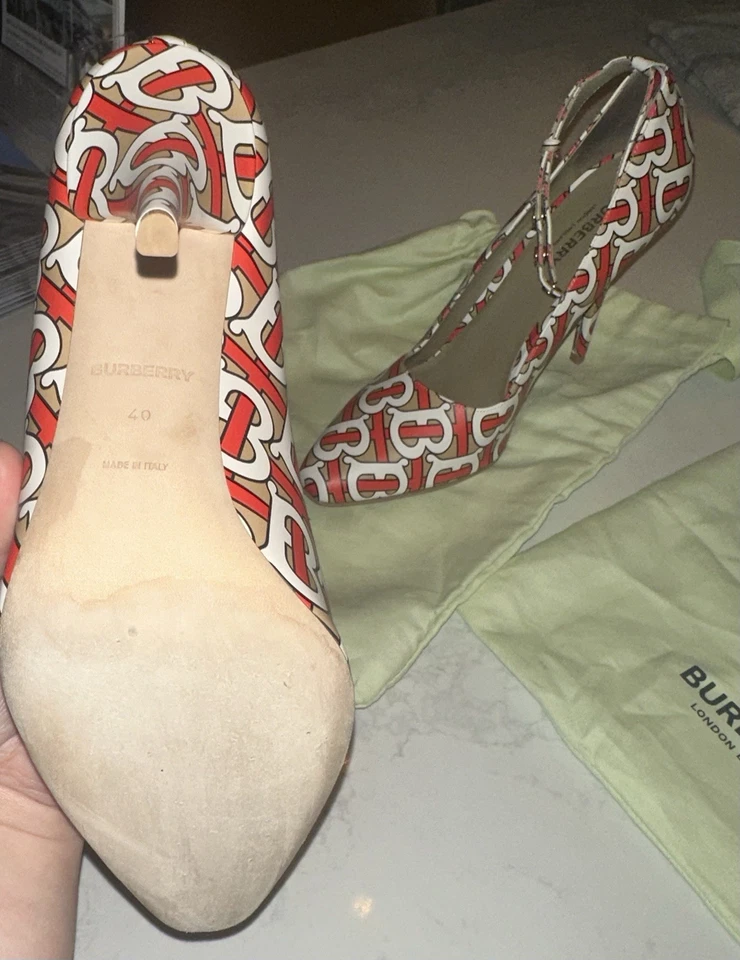Burberry Leather monogrammed Pumps. Worn once!!!  Size US10, EU40 - Image 3 of 4