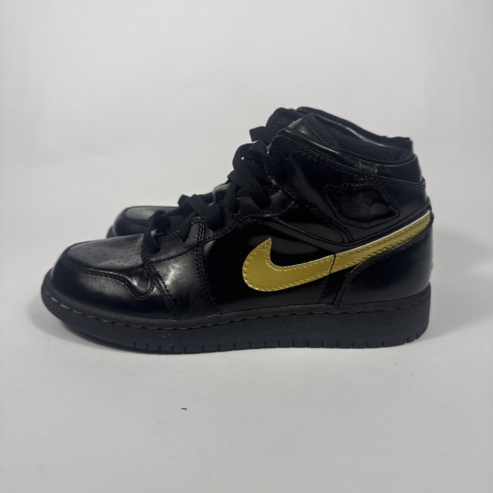 Nike Air Jordan 1 Retro GS 307383-070 Black Metallic Gold Shoes Sneakers 5.5Y