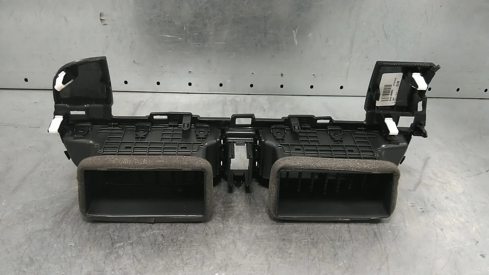 Foto 4 van DASHBOARD LUCHTROOSTER MIDDEN Kia Picanto (JA) 2023 84740G6000