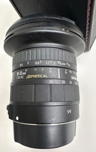 Sigma 18-35mm 1.35-4.5 camera lens with Canon mount and case