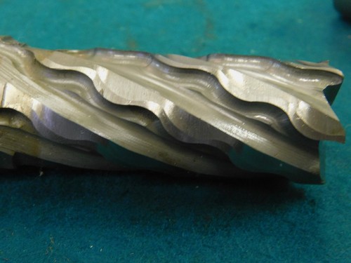 Weldon 1.10" x 2.50" LOC Cobalt Crest Cut Roughing End Mill - Imagen 3 de 4