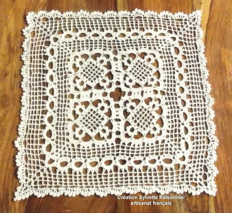 NAPPERON CROCHET d'ART SYLVETTE RAISONNIER ARTISANAT FRANCAIS blanc 28 cm