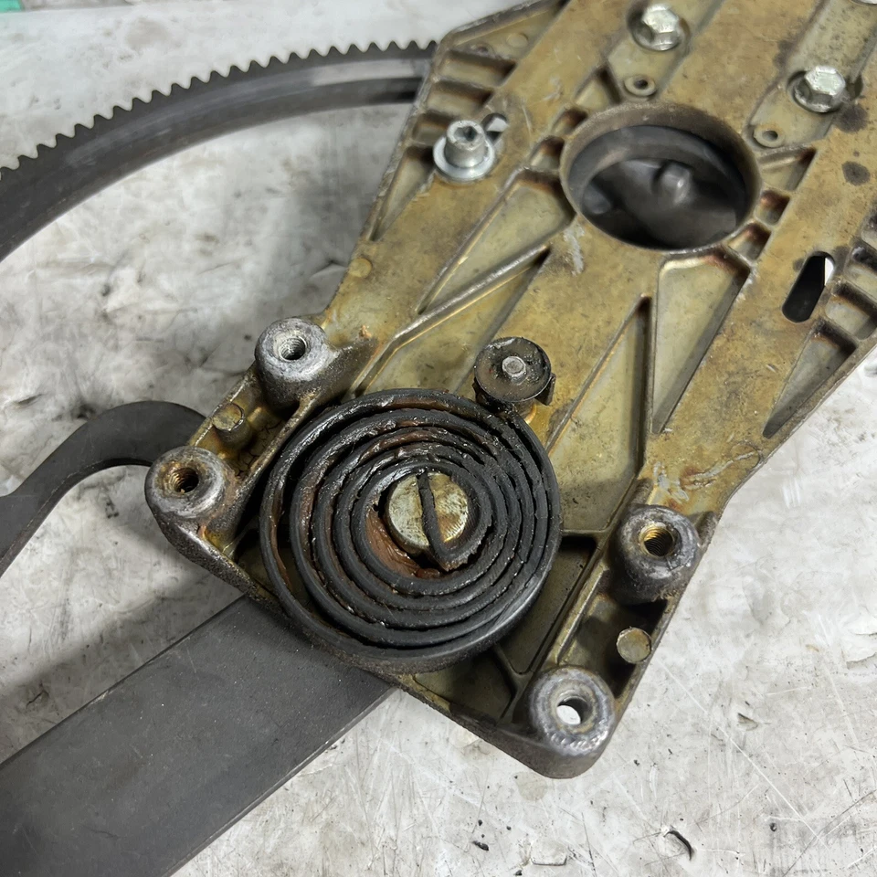 78-83 Porsche 928S Right Door Window Motor & Regulator 928 - Image 4 of 4