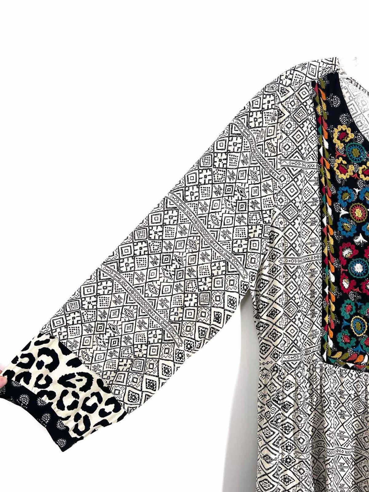 John Mark Size M Bone/Multi Embroidered Multi-Pri… - image 3