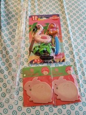 Lot d'objets divers gommes flamant rose, paille flamant rose, 2...