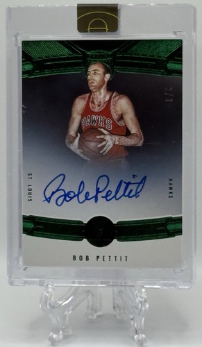 Bob Pettit #28 2021 Panini Eminence Autographs card