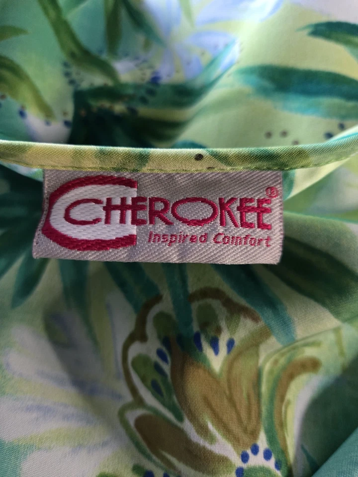 Cherokee Scrub Jacket size S-Vibrant Green/Yellow Snap Front-Chest 22"/L 28.5" - Image 3 of 4