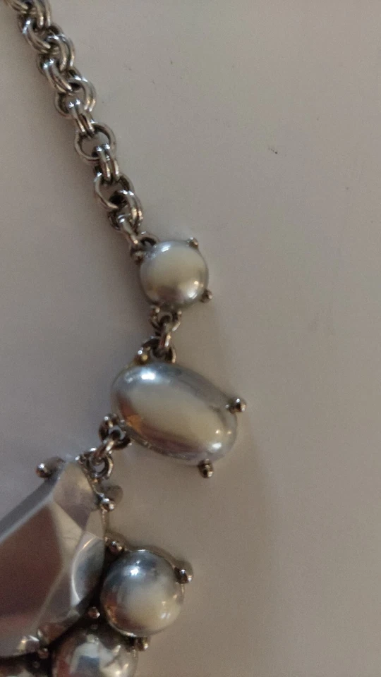 Collar Kate Spade Day Tripper en tono plateado grueso cuentas babero llamativo 20" Foto 3 de 4