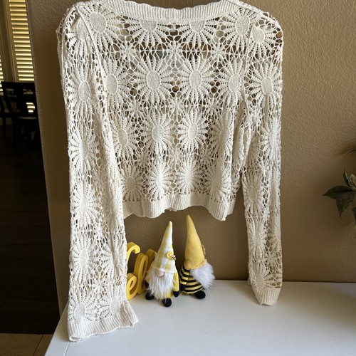 En Creme Beige Button Up Top Cover Up S-M See Through Floral Crochet Stitch. - Picture 10 of 16