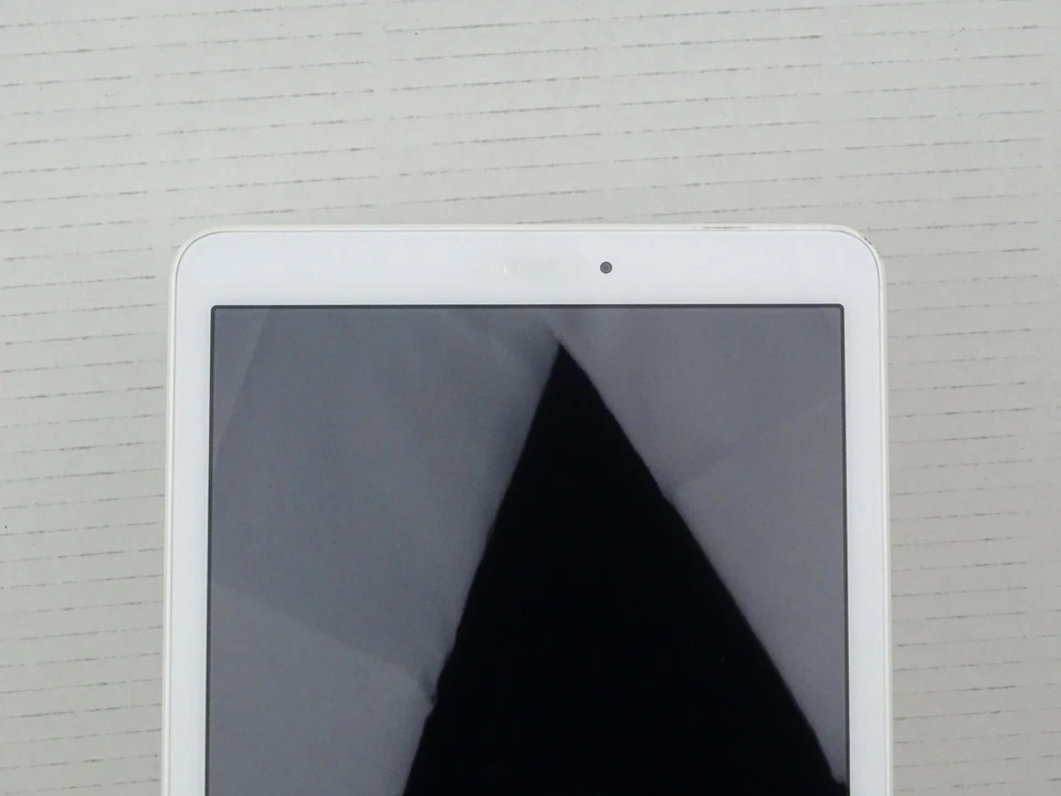 Tablet Samsung Galaxy E SM-T560NU 16 GB, Wi-Fi, 9,6 pulgadas - Blanca Foto 2 de 4