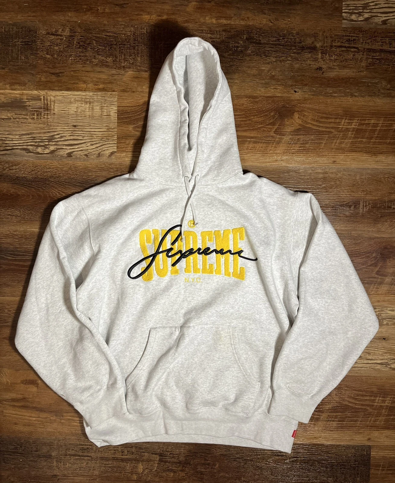 Sweat shirt à capuche brodé Supreme gris cendres taille XL