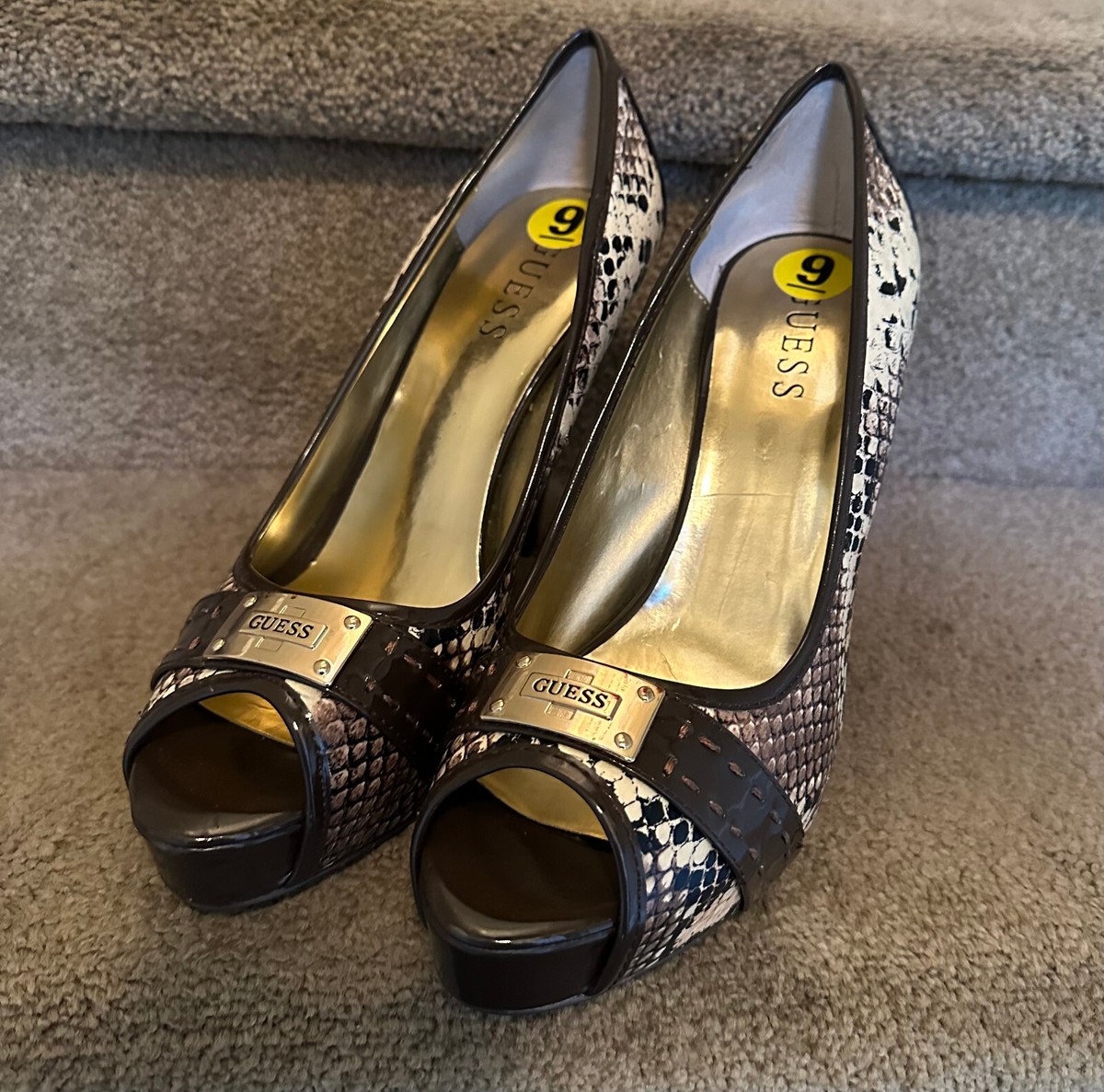Guess Stiletto Platform Peep Toe Heel Pump Faux Snakeskin Black Beige Size  M