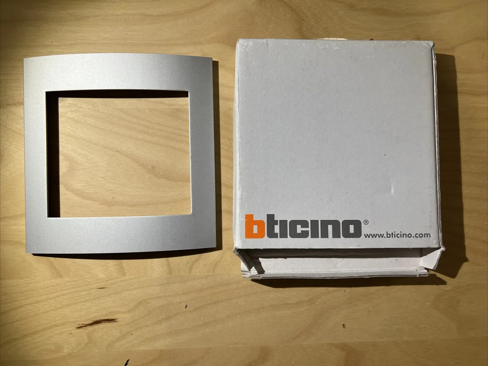 CORNICE VERTICALE ALLUMINIO BTICINO TERRANEO 331211 NUOVO