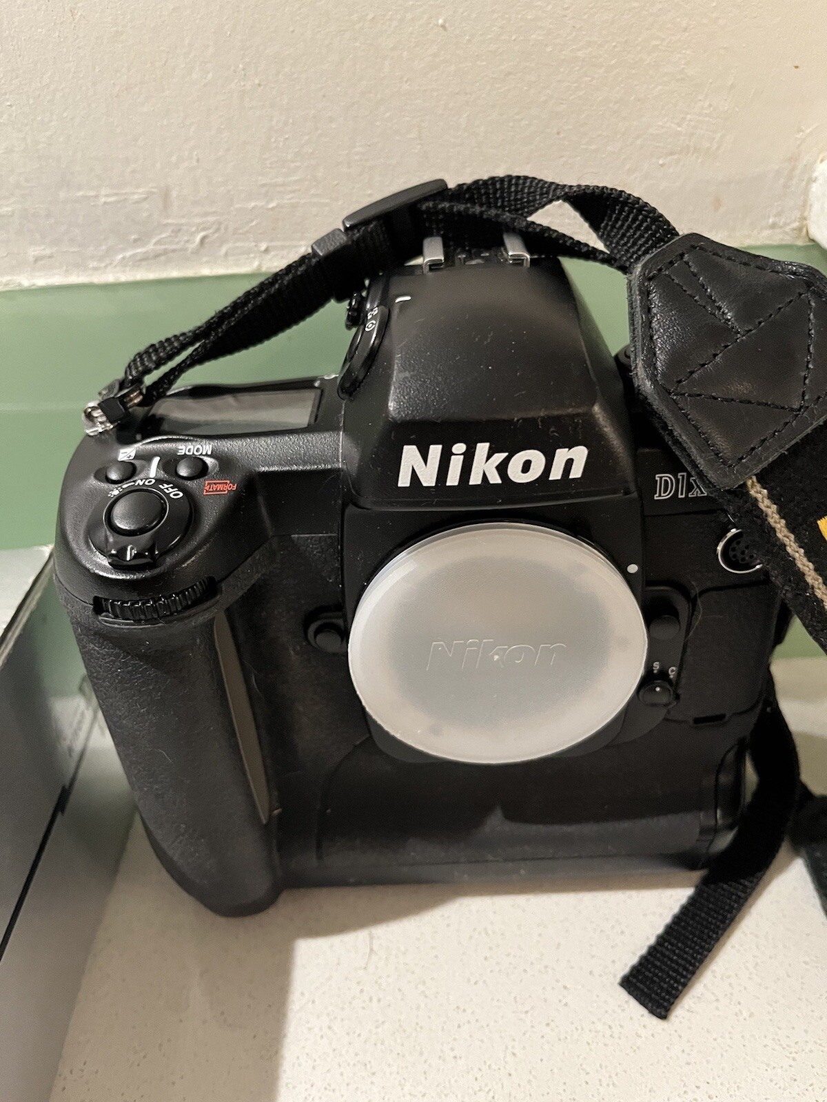 Instant Results Nikon D1X 5.3MP Professional Digital SLR Camera - WITH BATTERY - Image 3
