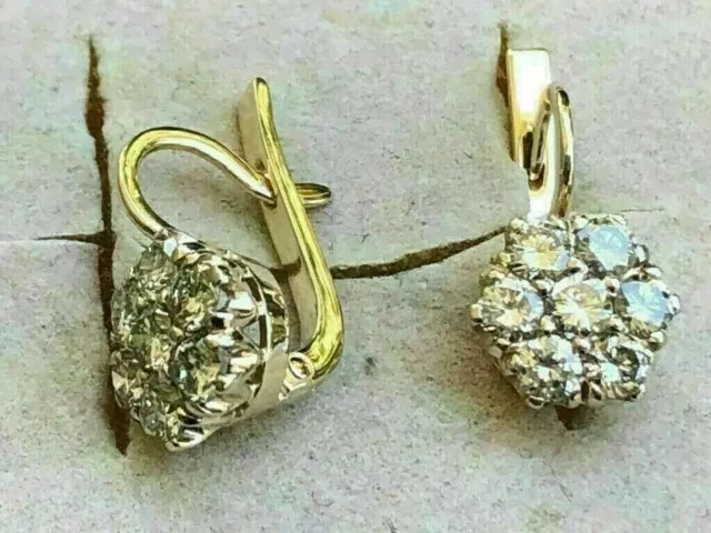 Pendientes colgantes Huggie con racimo de diamantes creados en laboratorio de 2,10 quilates enchapados en oro amarillo de 14 quilates