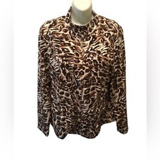 Chico  s Zenergy Leopard Zip Up Light Jacket Sz 1/M Pockets Stretch Animal Print