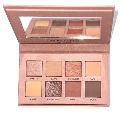 Glam To Go Eye Shadow And Pressed Pigment Palette