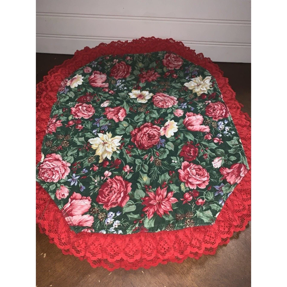 Reversible Set of 4 Quilted Cloth Placemats CHRISTMAS Homemade Lace Edge - Image 4 of 4