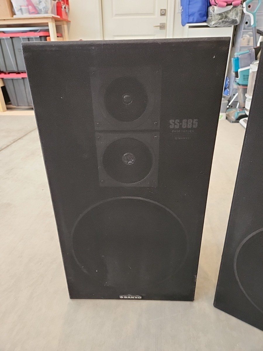 Sanyo SS-685 Floor Speaker Pair 8 Ohm Impedence Walnut Vinyl