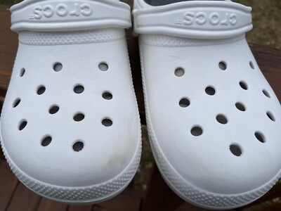 CROCS Unisex Men’s size 6 women’s size 8Classic White Sandals UNISEX CROCS CLASSIC SANDALS WHITE SIZE 8 MENS, 10 WOMENS  main image 3