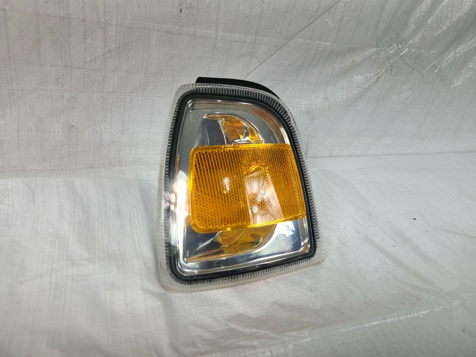 Luz de marcador de esquina delantera izquierda Ford Ranger 2006-2011 OEM Foto 2 de 4