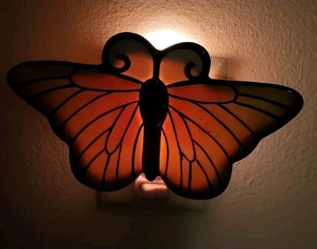 蝴蝶陶瓷壁挂插件夜灯黄色 — 第 3/4 张图片