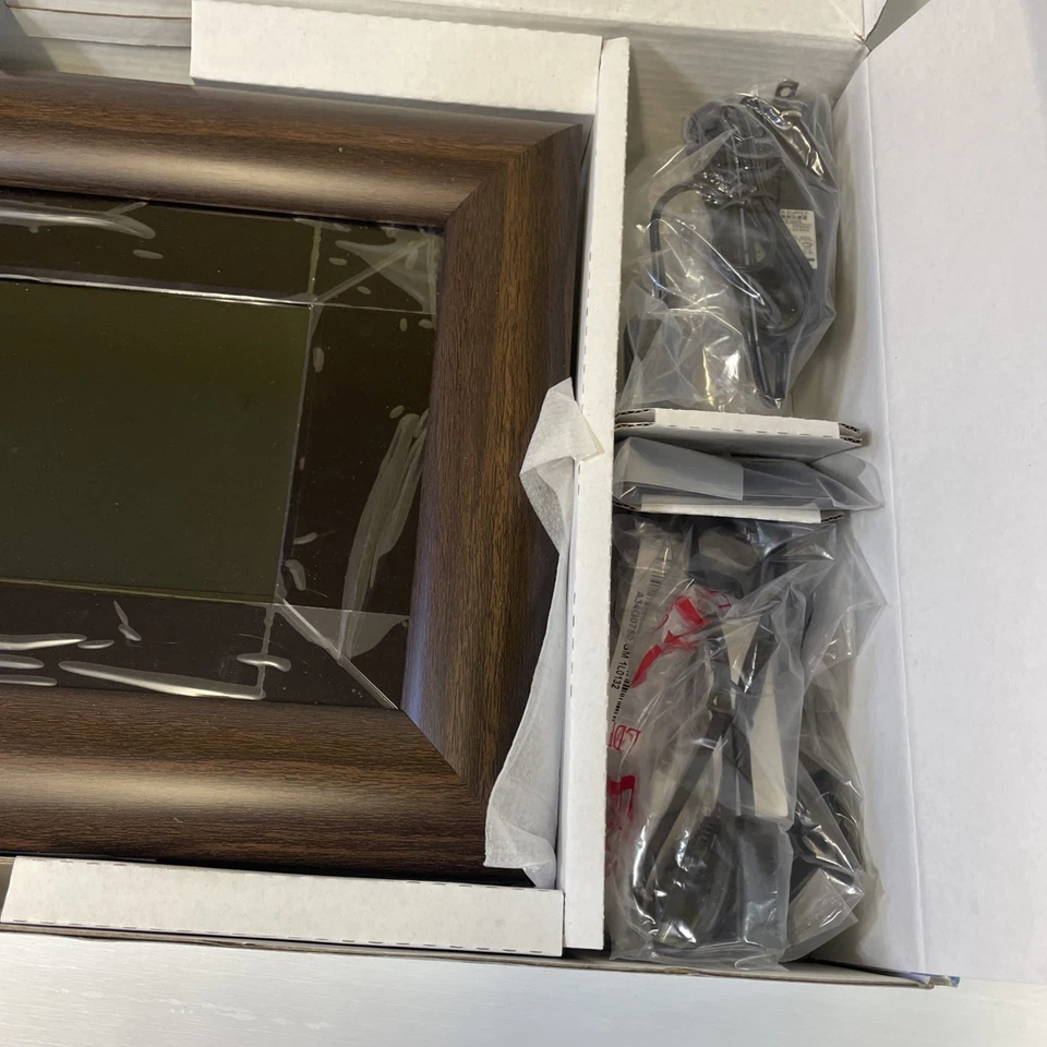 WinBook 7" Digital Picture Frame New Open Box 32mb - Image 4 of 4