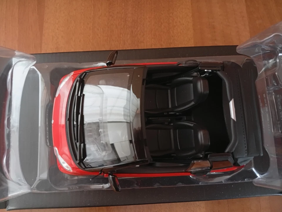 Smart  Fortwo Cabrio Rossa - 2007 - 1/18 - Minichamps  - Immagine 3 di 4