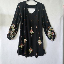 Free People Romantic Embroidered WimsyGoth Dress with puff sleves and pockets!