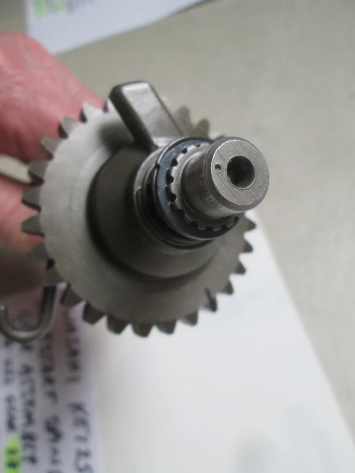 KAWASAKI KE125 1980 1983 Kickstarter husillo engranaje conjunto 13066-1012 13068-032 Foto 3 de 4