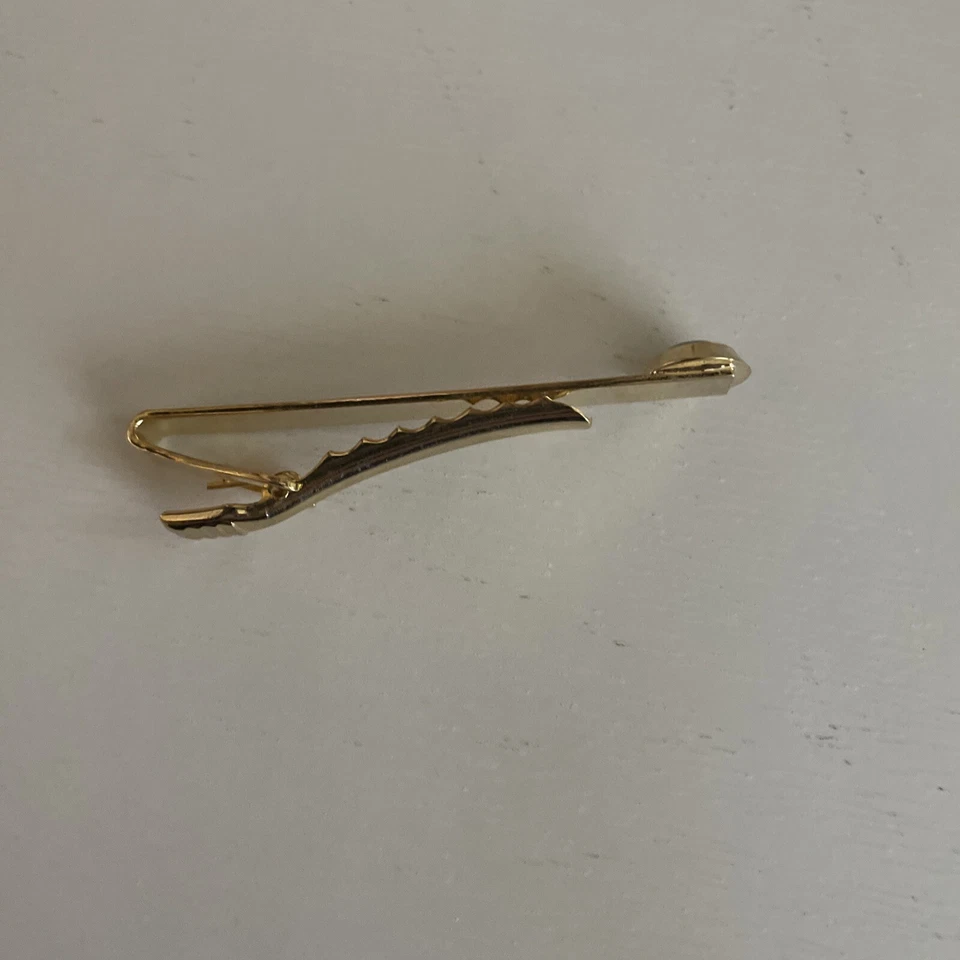 Clip de barra de corbata vintage con acento de jade tono dorado Foto 3 de 4