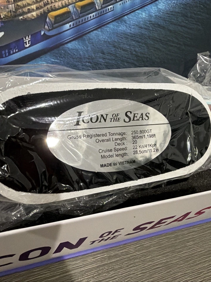 NEW Royal Caribbean Icon of the Seas Cruise Official License Ship Model - Image 4 of 4
