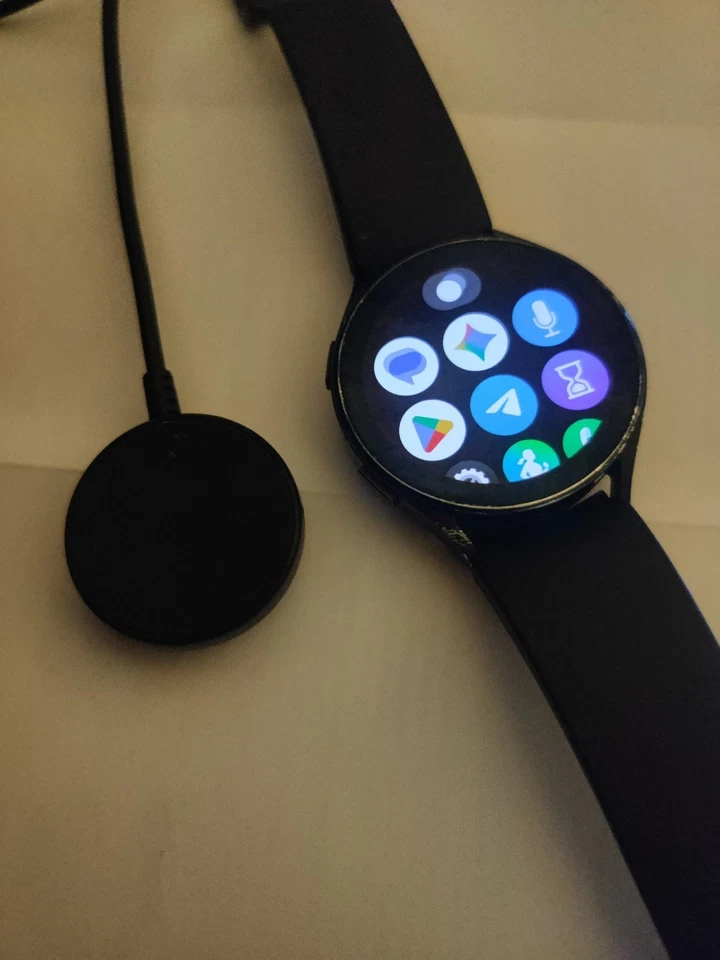 Samsung Galaxy Watch4, photo 2 of 5