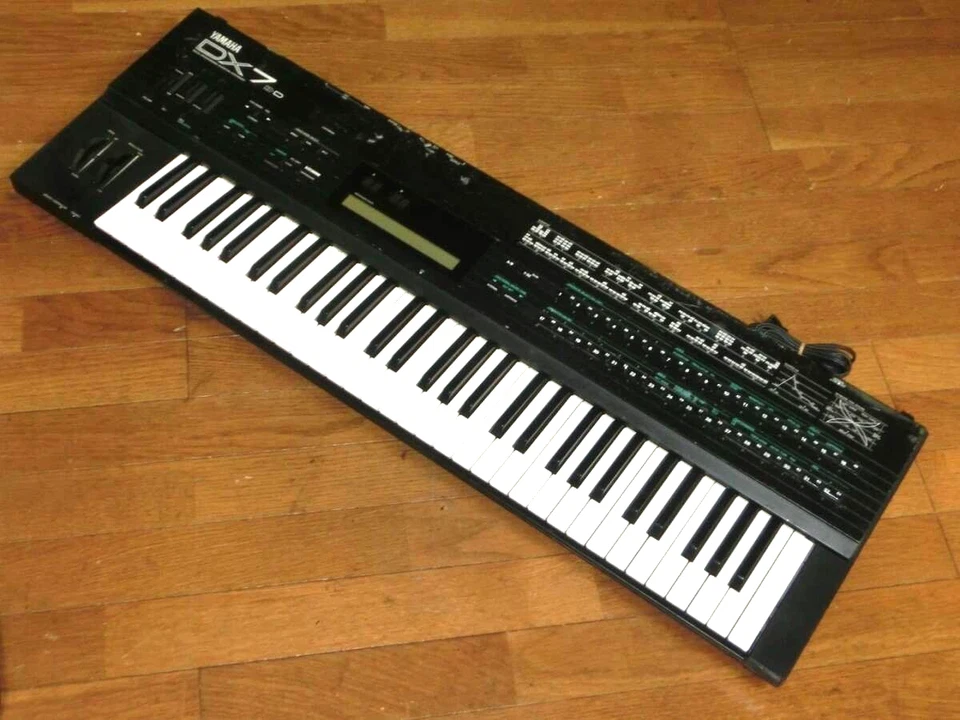 Yamaha DX7IID DX7II-D DX7-IID FM Digital Synthesizer Keyboard Used Working - Image 2 of 4