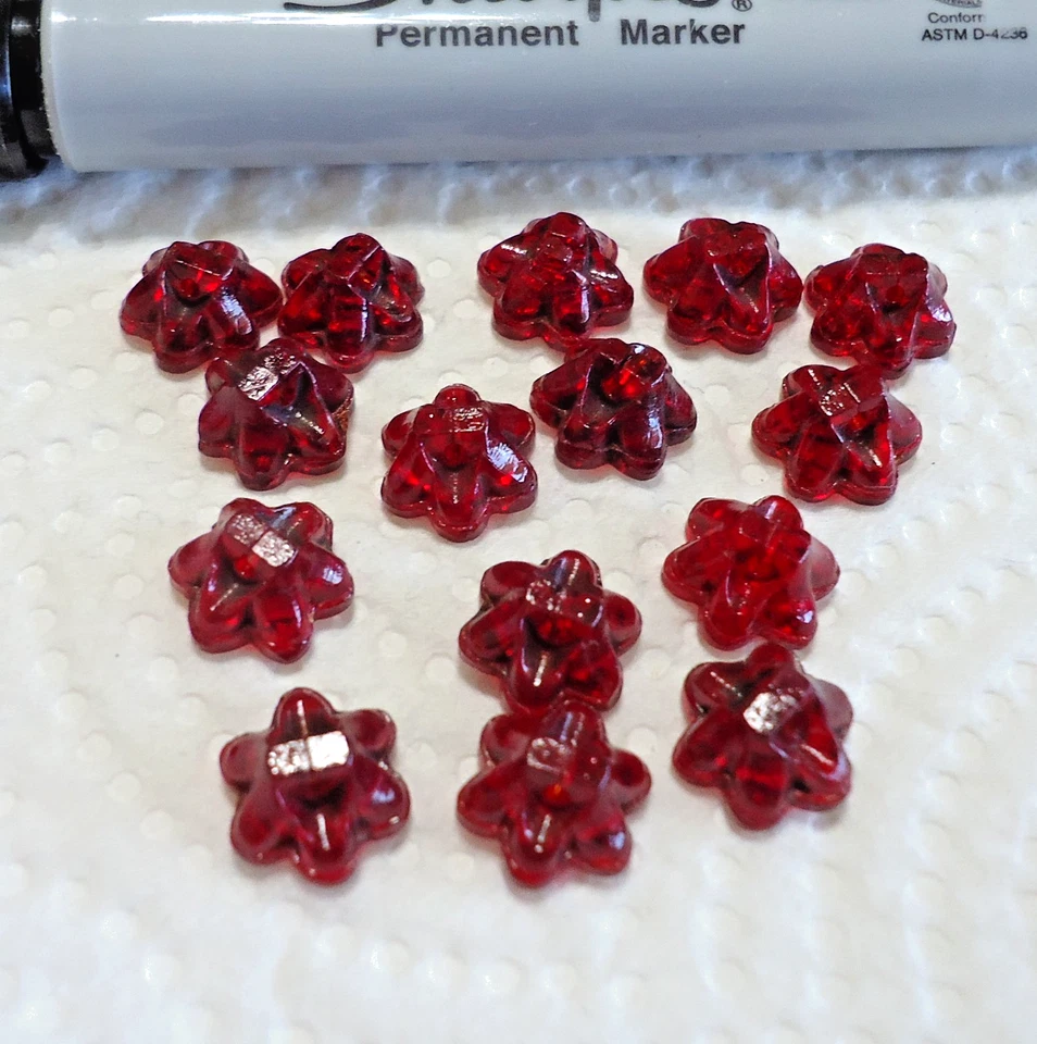 Lot of 15 Vintage Diminutive Red Glass Buttons 3/8" FLOWERS - Image 4 of 4