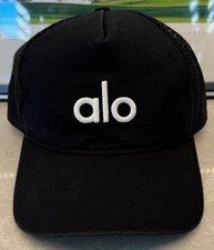 Alo Yoga Performance Trucker Hat - Unisex Adjustable - Black