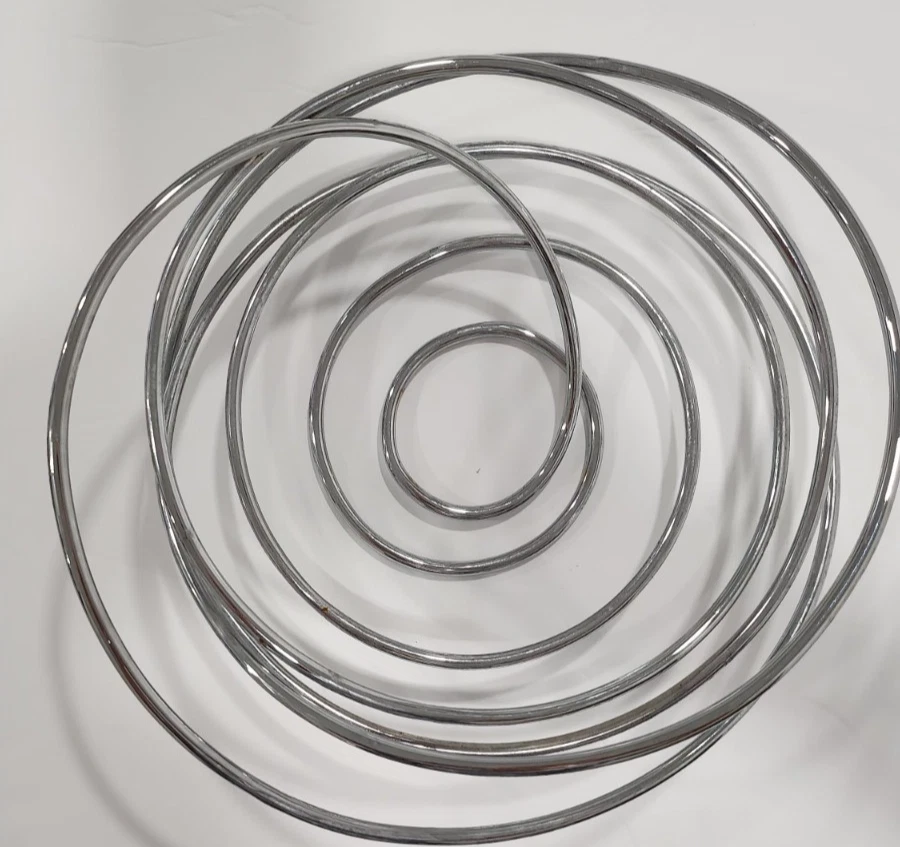 Frutero Espiral Alambre Acero Inoxidable, Plateado Negro y Blum Moderno, "Fruit Loop" Foto 2 de 4