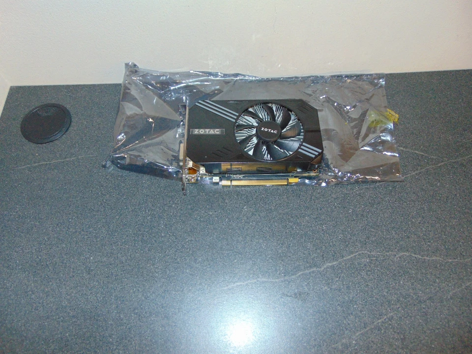 Zotac Geforce GTX 1060 6GB 192BIT GDDR5 (ZT-P10600A-10L) *Working* VGC - Image 4 of 4