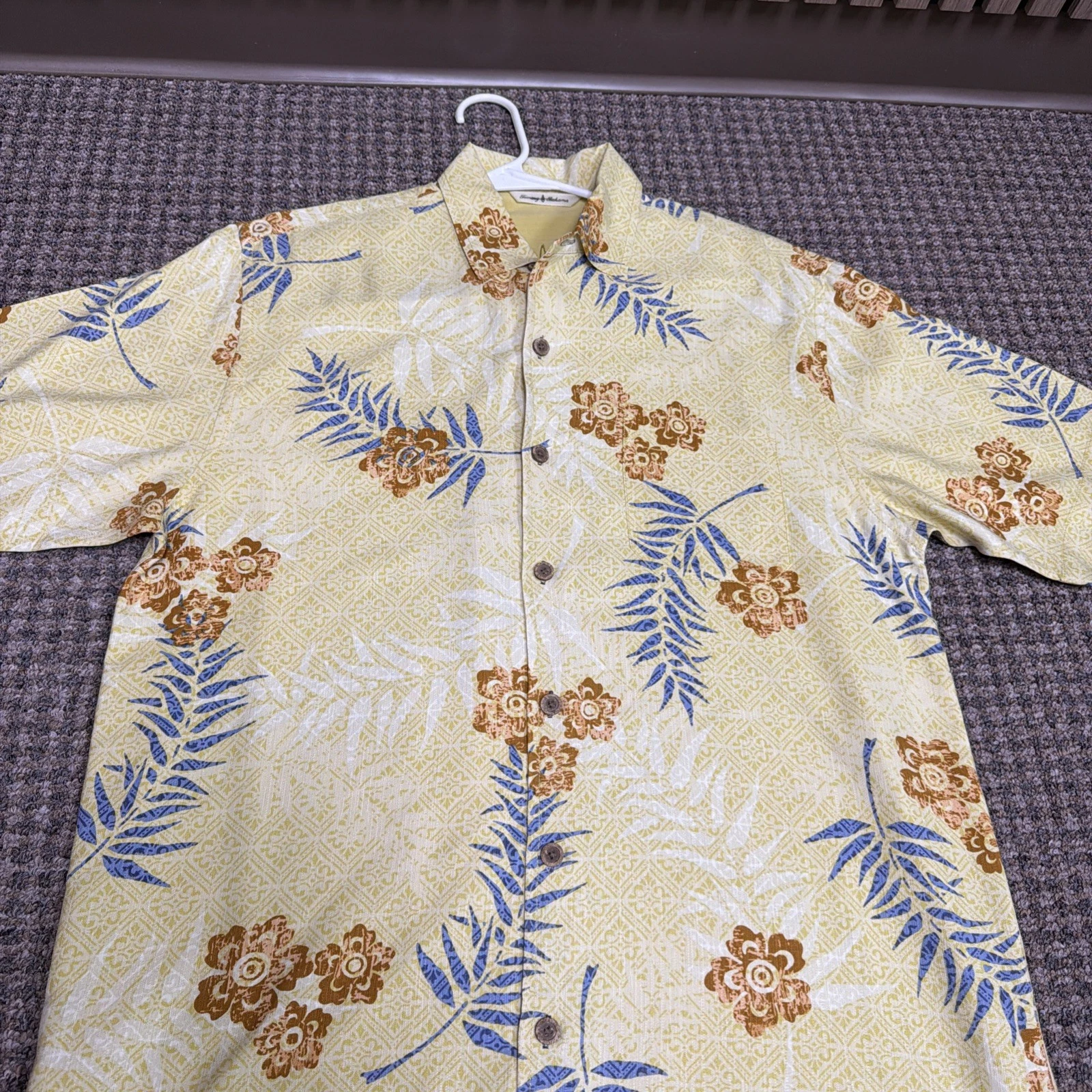 Tommy Bahama 100% Silk Men’s Hawaiian Style Shirt Yellow Floral - Medium Cool
Opens in a new window 