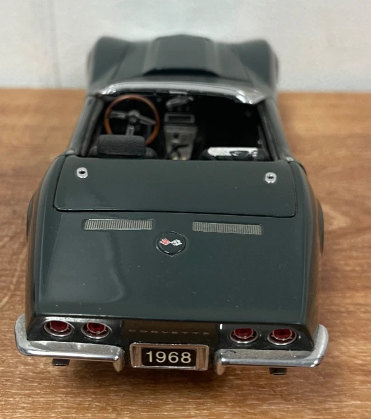 1968 Chevy Corvette Danbury Mint 1/124 B Green Convertible - Image 3 of 4