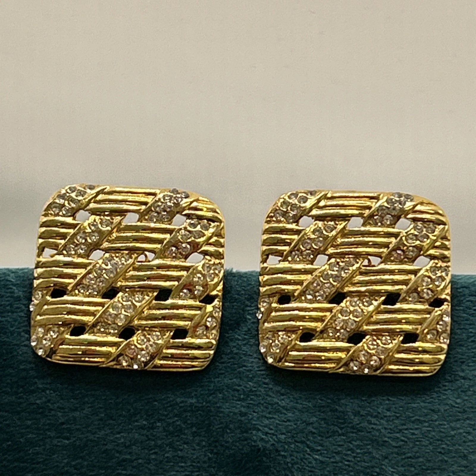 Boucle D’oreille vintage fantaisie Doré  Avec Strass Blanc Clips
