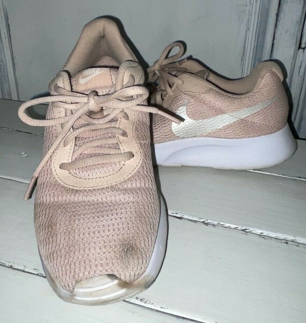 particle beige nike tanjun